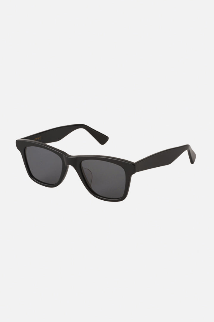 箱付きにA.D.S.R D1black サングラス【美品】 箱付きにA.D.S.R D1black サングラス【美品】 【公式通販】