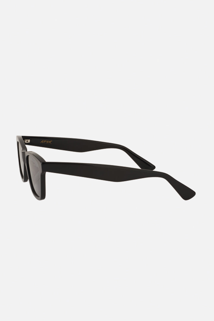 D 01(Black)